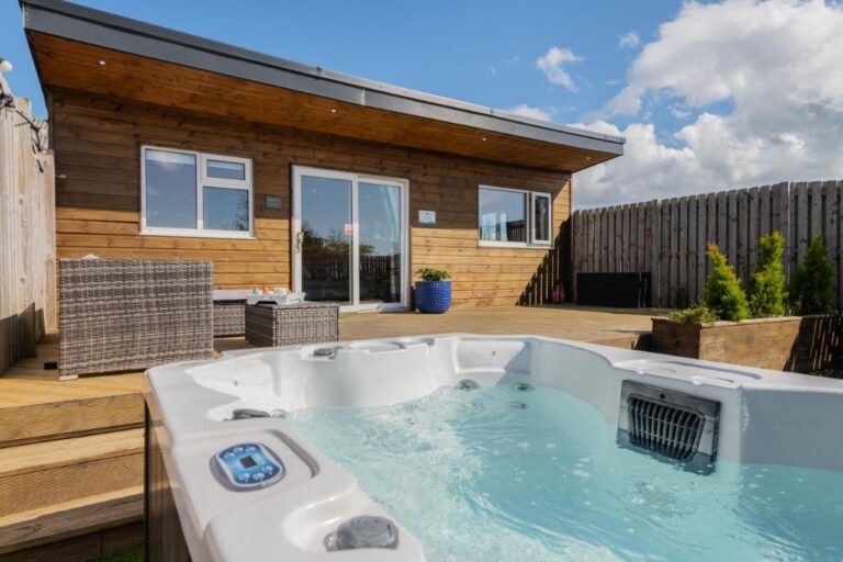 Ayrshire Rural Retreats- Hazell’s Lodge hot tub glasgow