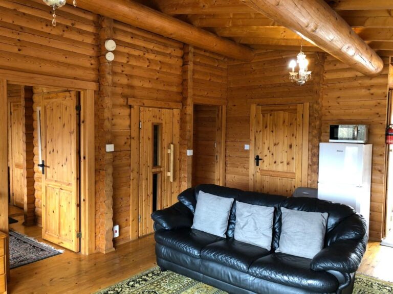 Glenbeag Mountain Lodges with hot tub in Aviemore 4