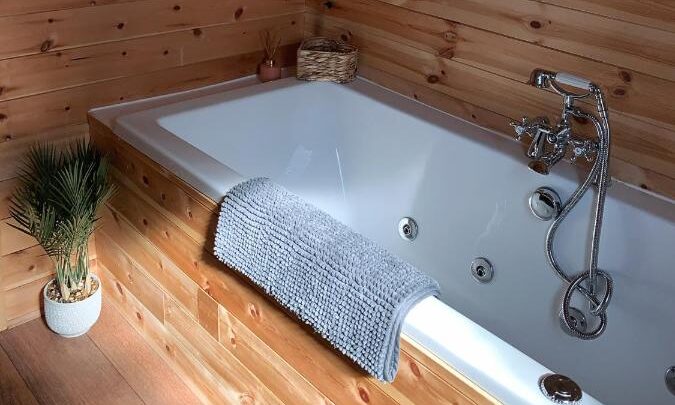 Percy Wood Lodges with hot tub in England 3