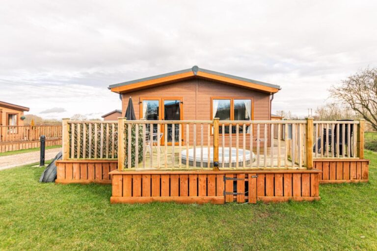 Springwell Lodge With Hot Tub in yorkshire 4