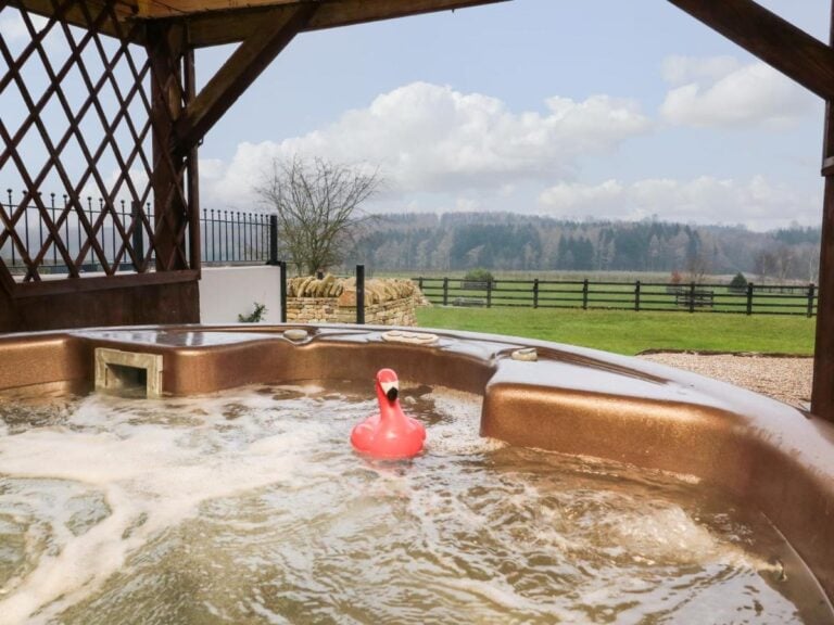 Westfield Lodge with hot tub in north england