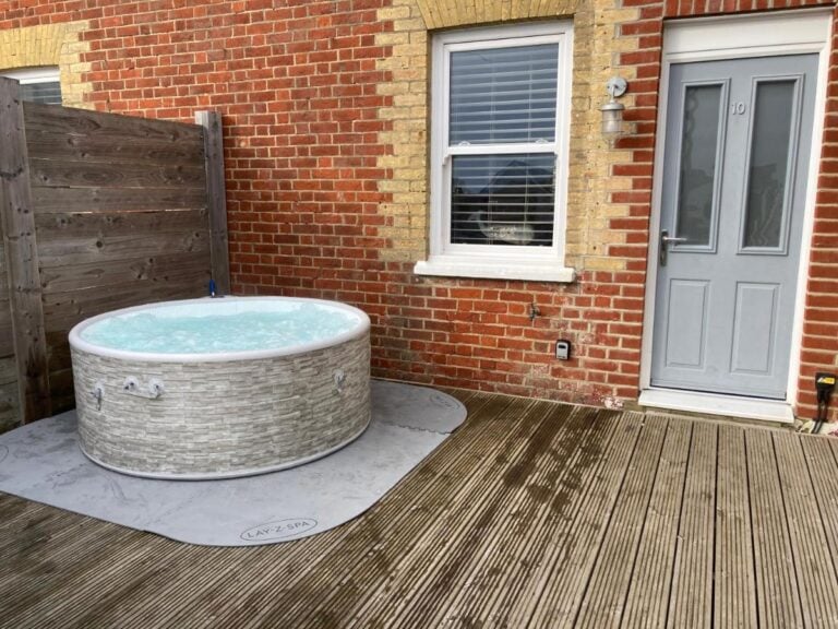 Coastguard Cottage with hot tub in south west england