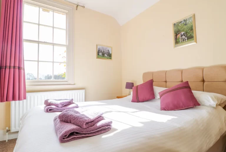 South Lodge - Longford Hall Farm Holiday Cottages with hot tub in derbyshire 3