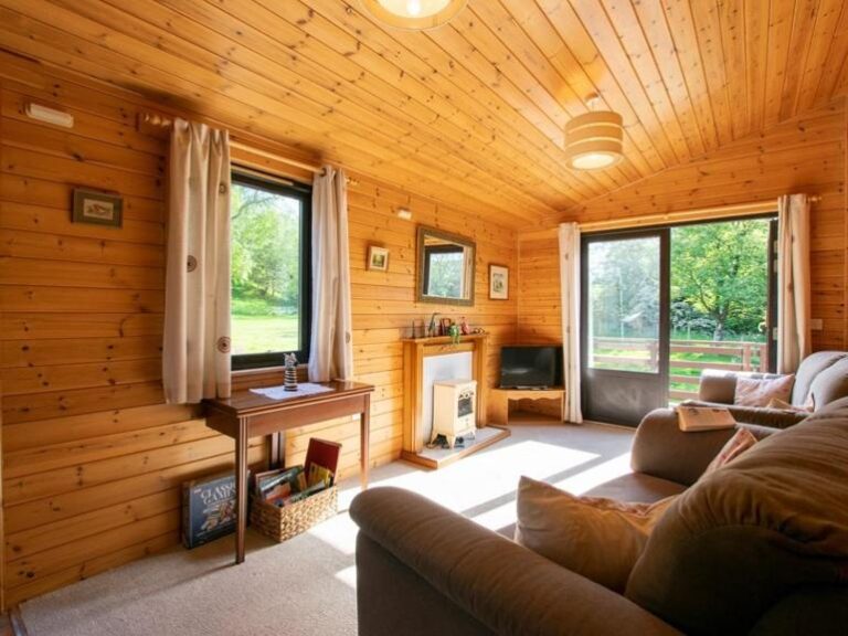 2 Bed Lodge with private Hot Tub on Animal Haven Farm in ayrshire 4