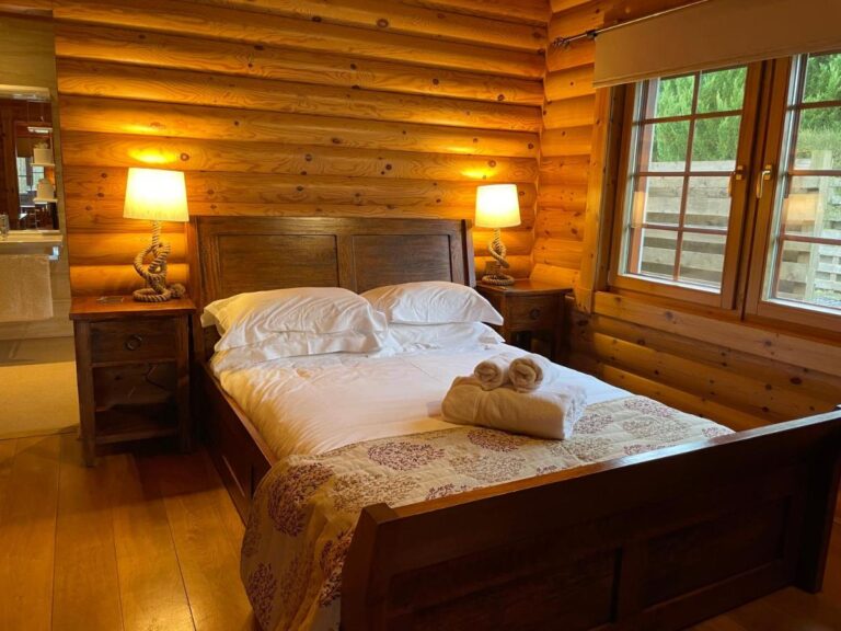 Bunnahahbain - Two Bedroom Luxury Log Cabin with Private Hot Tub in north east england 3