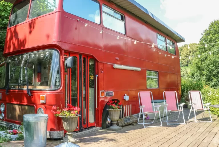 The Red Bus with hot tub in forest of dean 7